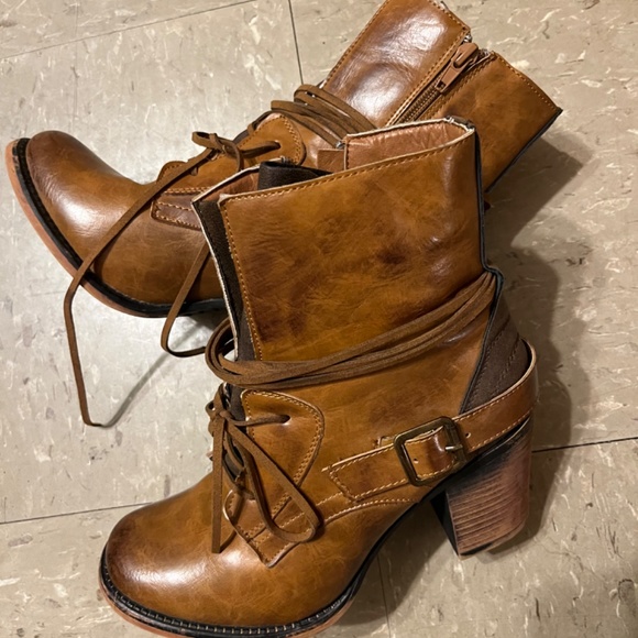 Pierre Dumas Boots - Picture 2 of 3